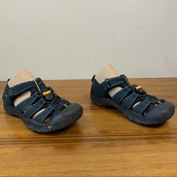 Keen Newport H2 Waterproof Youth Sandal - Picture 1 of 8